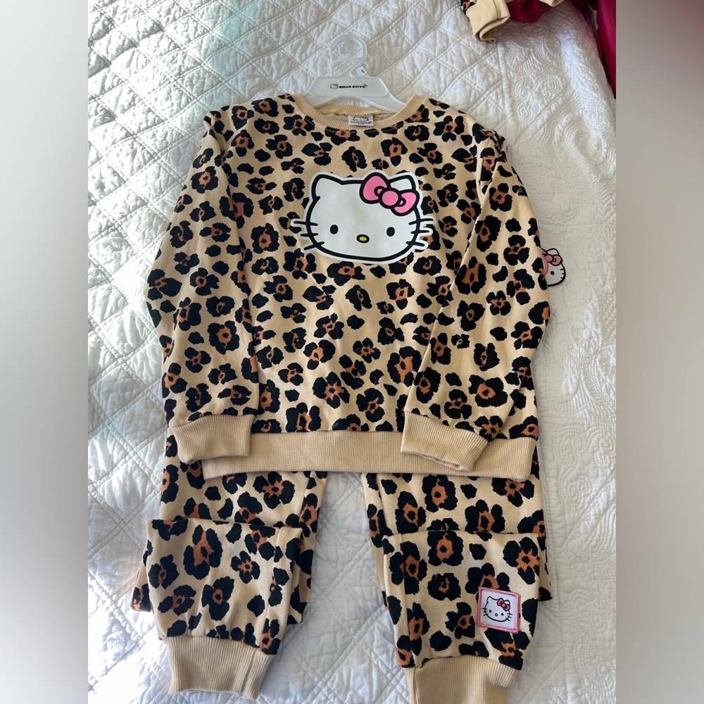 Hello Kitty Beige and Black Leopard Jogging Set
Licensed